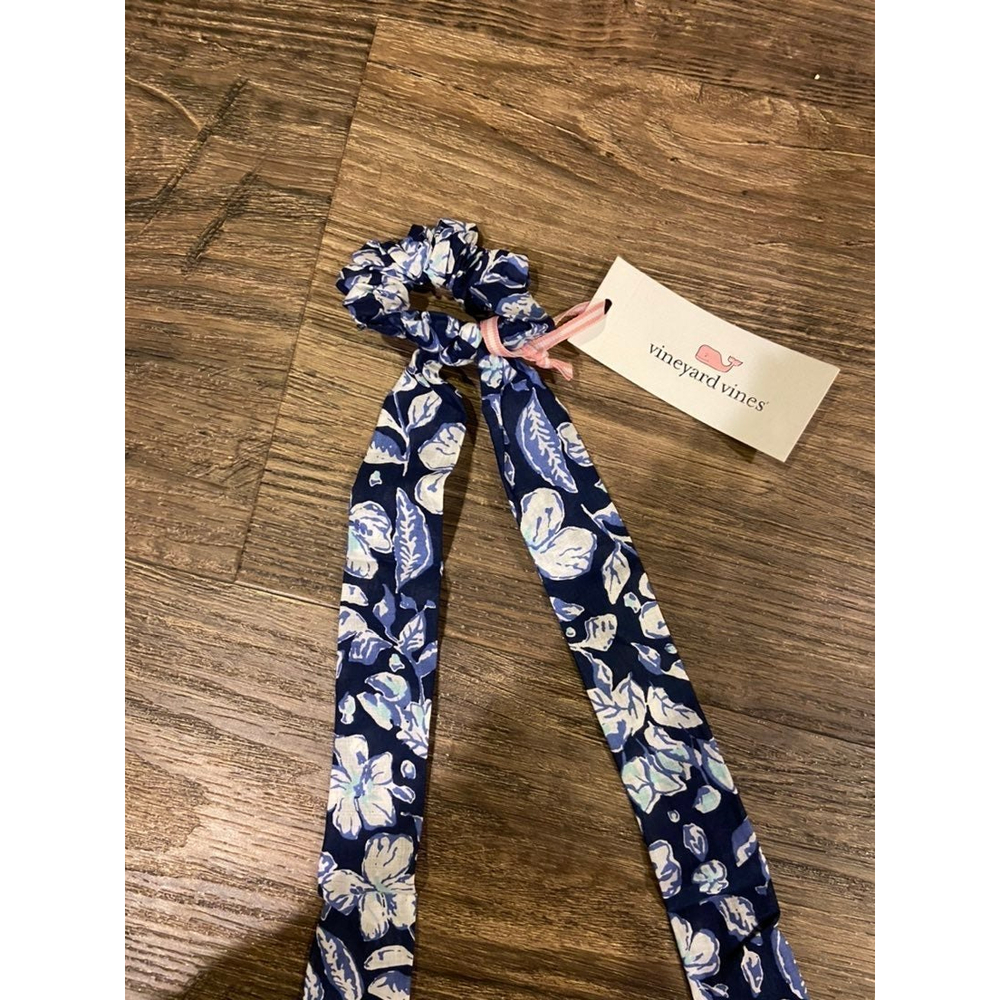 brand new vineard vines floral scrunchie